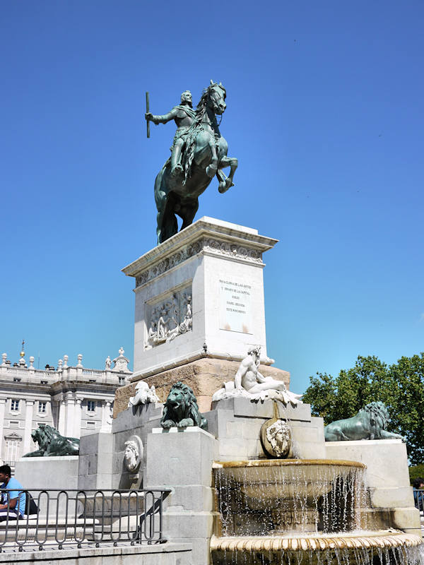 Madrid Fontaine Palais Royal Place Orient 