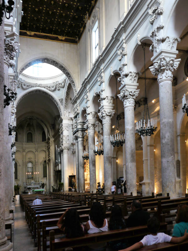 Lecce Les Pouilles Interieur Basilique Santa Croce